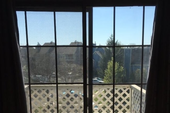 402 Carhart Ct, Unit 402 in East Brunswick, NJ - Foto de edificio - Building Photo