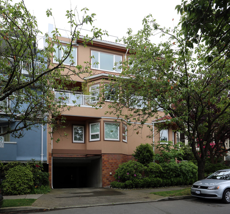 1244 W 7th Ave in Vancouver, BC - Building Photo