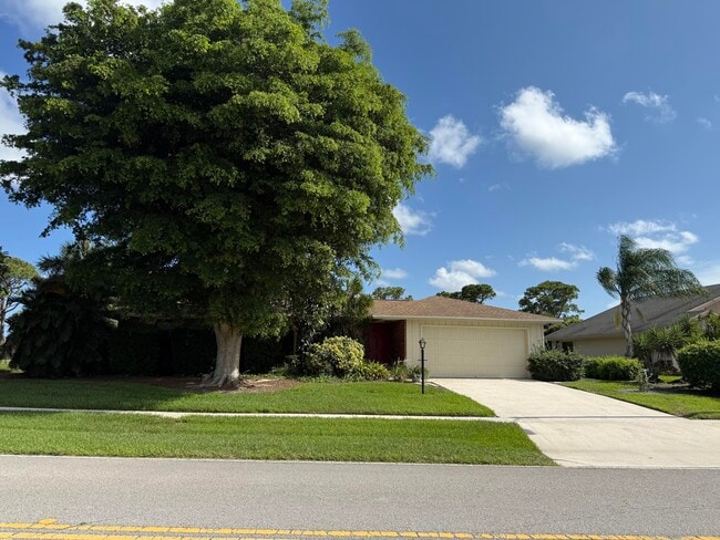 property at 2507 Canterbury Dr N
