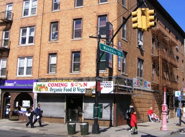 66-39 Fresh Pond Rd in Flushing, NY - Foto de edificio - Building Photo