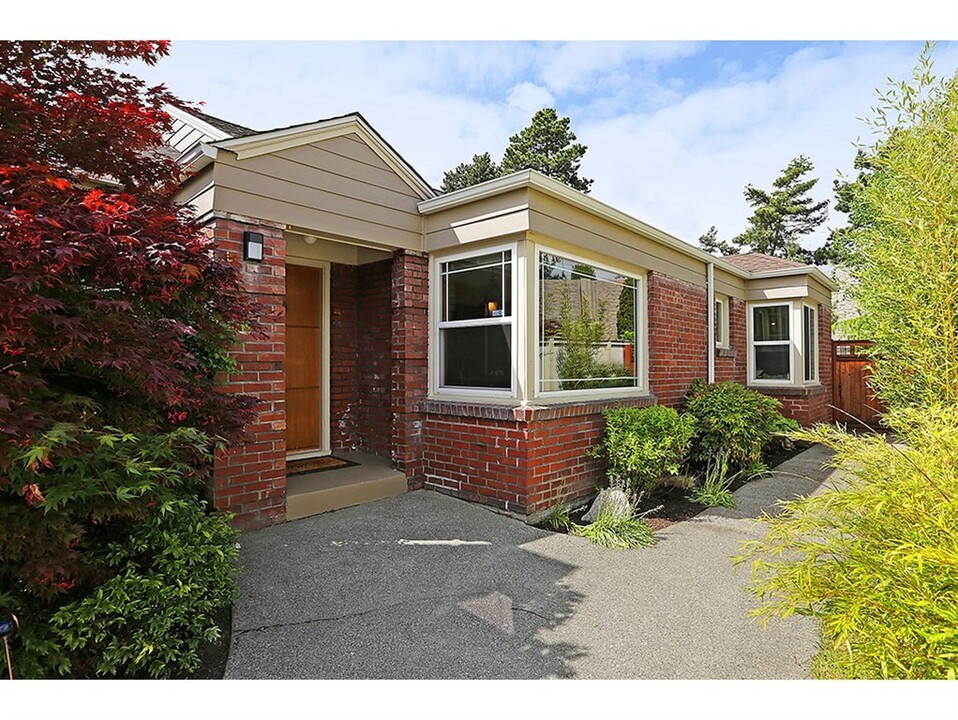 350 NE 76th St in Seattle, WA - Building Photo