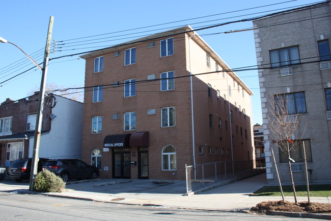 111 Dahlgren Pl in Brooklyn, NY - Building Photo - Building Photo