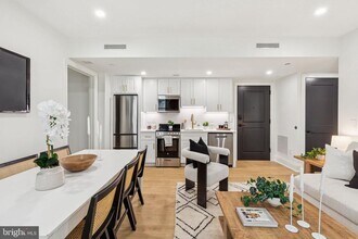 135 S 19th St in Philadelphia, PA - Building Photo - Building Photo