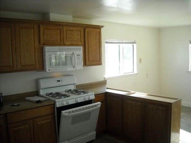 6832 E Harvey Ave in Fresno, CA - Building Photo - Building Photo