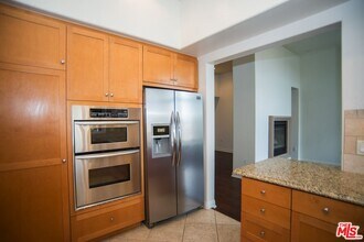 5831 Seawalk Dr in Los Angeles, CA - Building Photo - Building Photo