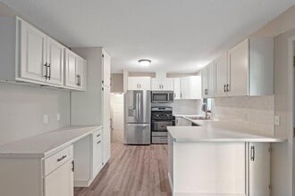 5827 Winnetka Ave N in Minneapolis, MN - Building Photo - Building Photo