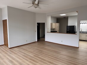 127 Front St, Unit 127B in Beaver Dam, WI - Building Photo - Building Photo