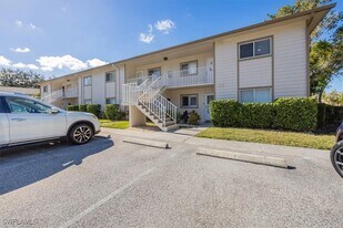 2350 Naples Trace Cir in Naples, FL - Building Photo