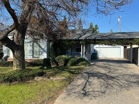 1201 W Elm St in Lodi, CA - Building Photo