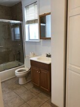 75 Powers St, Unit 1 in Brooklyn, NY - Building Photo - Building Photo