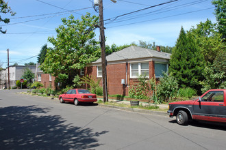 Oak Manor in Portland, OR - Building Photo - Building Photo