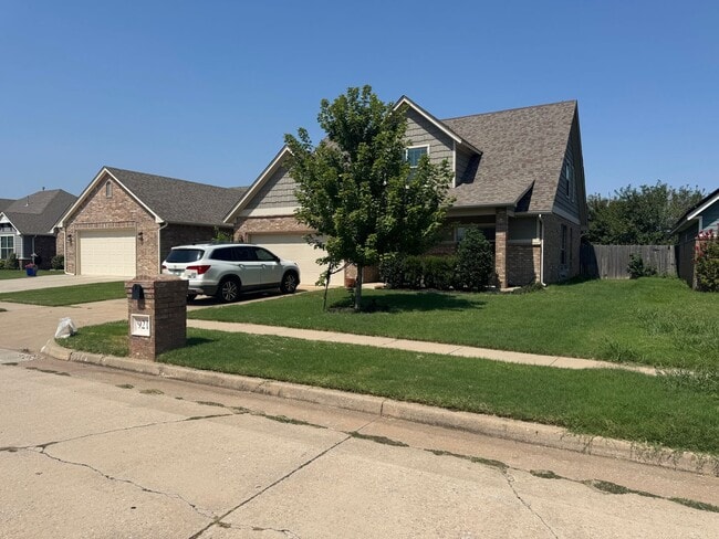 property at 921 SW 16th St