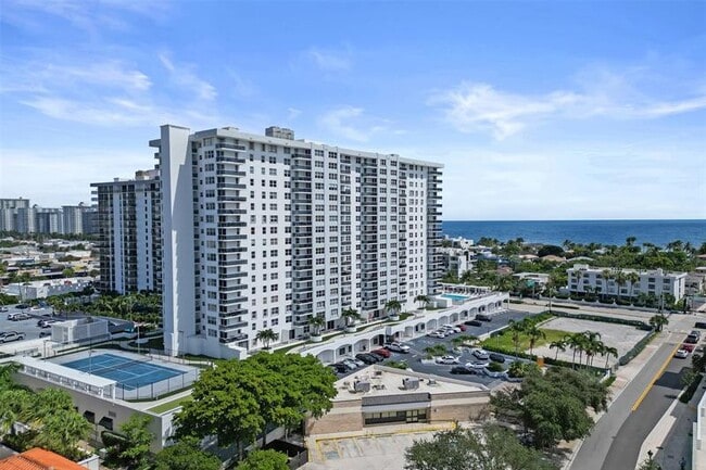3015 N Ocean Blvd in Fort Lauderdale, FL - Foto de edificio - Building Photo