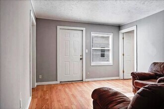 1016 W Hovey Ave in Normal, IL - Foto de edificio - Building Photo