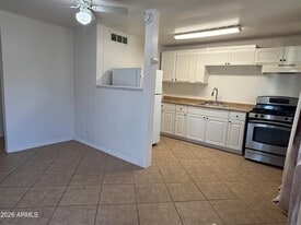 1329 E Cinnabar Ave in Phoenix, AZ - Building Photo