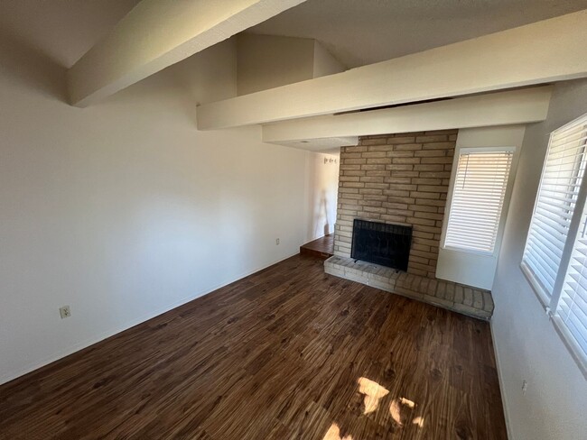 2937-39-2939 Lillard Dr in Davis, CA - Foto de edificio - Building Photo