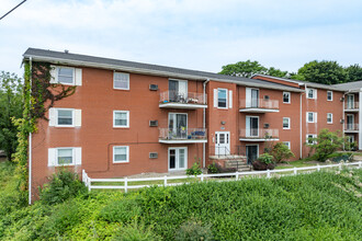 Hilltop Apartments in Canton, OH - Building Photo - Primary Photo