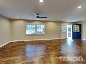 2001 E Lake Dr in Marietta, GA - Foto de edificio - Building Photo