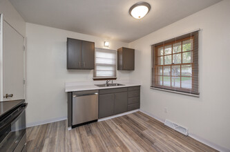 4704 Valdez Dr in Des Moines, IA - Building Photo - Building Photo