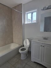 107 Baden Pl in Staten Island, NY - Foto de edificio - Building Photo