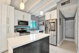 4670 SW 25th Ave in Fort Lauderdale, FL - Building Photo - Building Photo