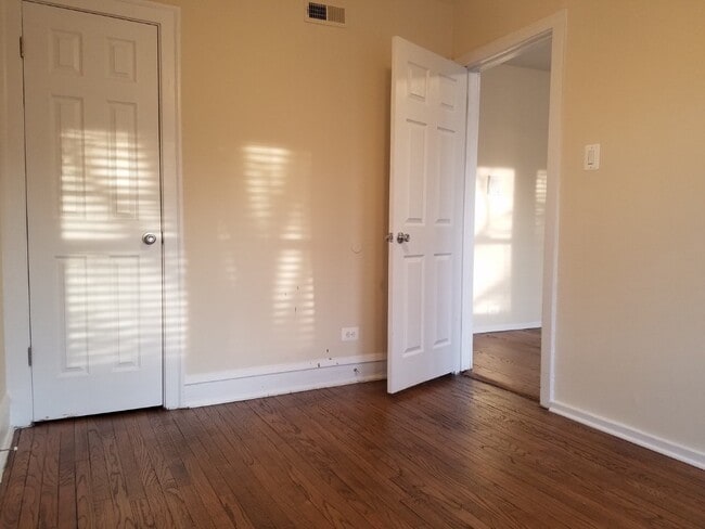 829 Dobson St, Unit 3 in Evanston, IL - Building Photo - Building Photo