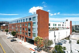 Centre Street Lofts in San Pedro, CA - Foto de edificio - Building Photo