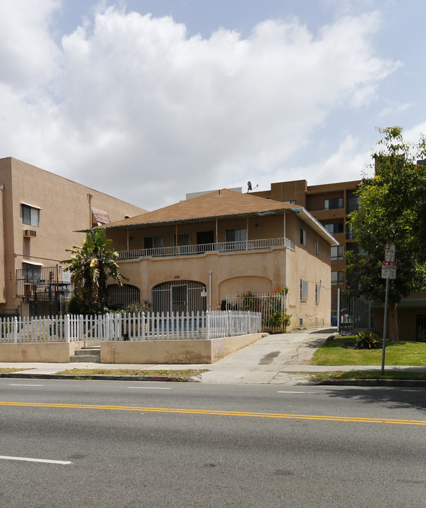 350 S Wilton Pl in Los Angeles, CA - Building Photo