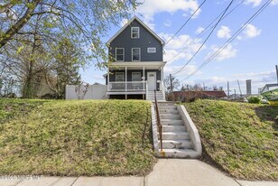 816 King Georges Rd in Woodbridge Township, NJ - Building Photo