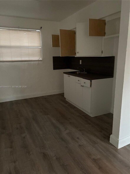 6507 NW 6th Ave, Unit X in Miami, FL - Foto de edificio - Building Photo