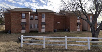 1100 Austin St in Sanger, TX - Building Photo - Building Photo