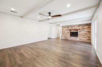 1800 Midcrest Dr in Plano, TX - Building Photo - Building Photo