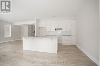 371 Peninsula Rd in Ottawa, ON - Building Photo - Building Photo