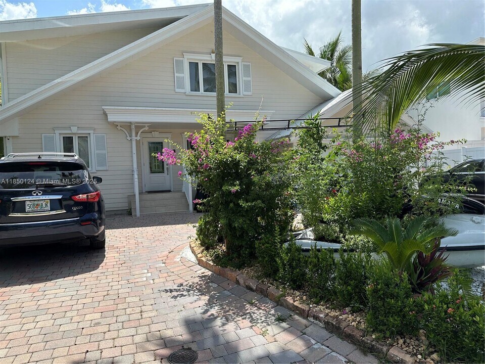 1524 Argyle Dr in Fort Lauderdale, FL - Building Photo
