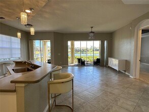 1326 Emerald Dunes Dr in Sun City Center, FL - Foto de edificio - Building Photo