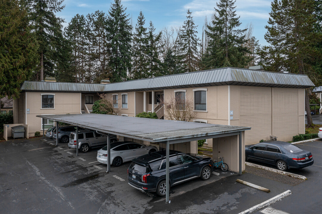 Towne Square Condominiums in Bellevue, WA - Building Photo