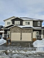10418 133 Ave. in Grande Prairie, AB - Building Photo