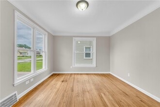 14801 Reddington Ave in Maple Heights, OH - Building Photo - Building Photo