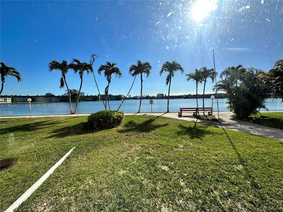 18707 NE 14th Ave, Unit 534 in Miami, FL - Building Photo