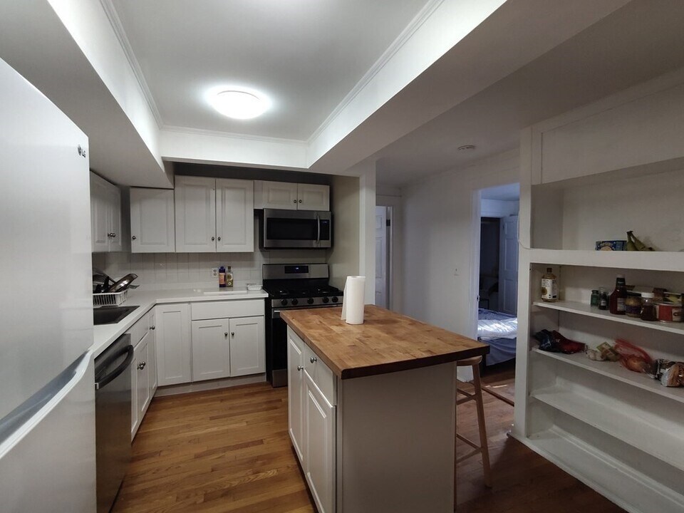 15 Wellman St, Unit 1 in Brookline, MA - Building Photo