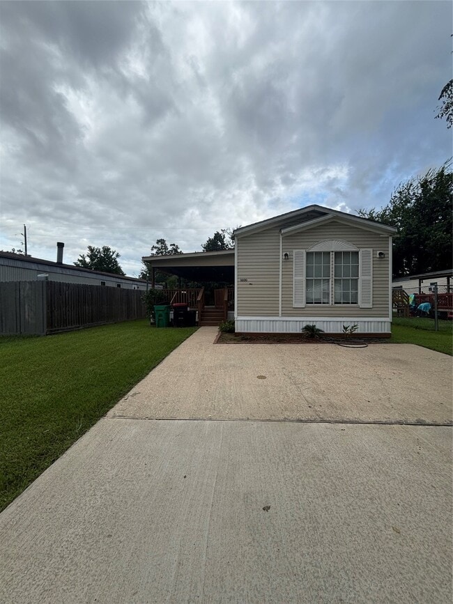 10010 Cedar Landing Dr in Baytown, TX - Building Photo - Building Photo