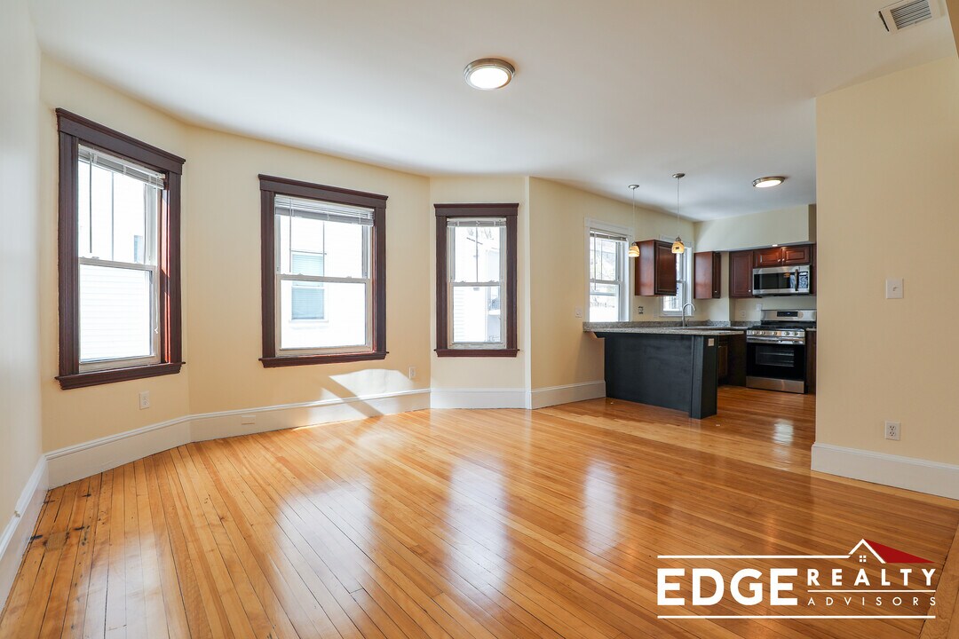 348 Faneuil St, Unit 3 in Boston, MA - Building Photo