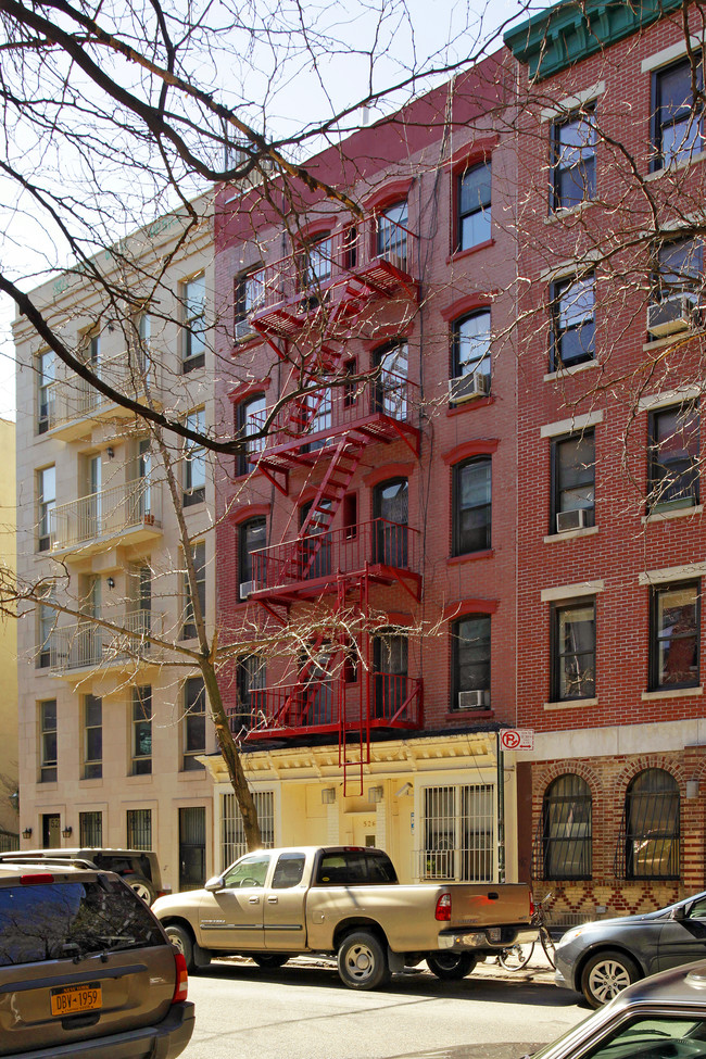 526 E 6th St in New York, NY - Foto de edificio - Building Photo