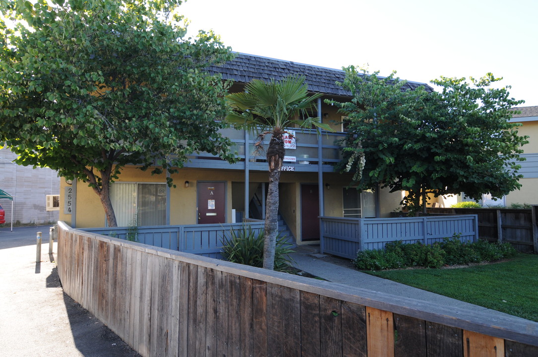 Camara Circle in Concord, CA - Foto de edificio