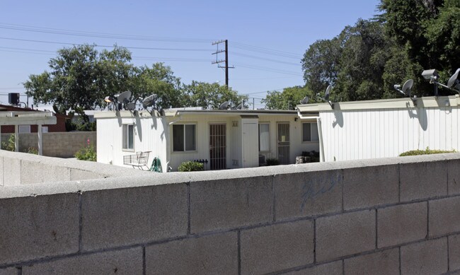 8375 Nuevo Ave in Fontana, CA - Building Photo - Building Photo