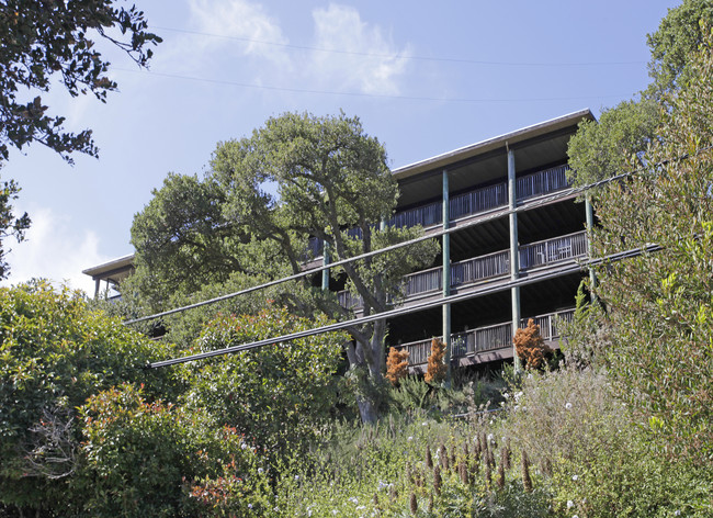 1212 Mariner Way in Tiburon, CA - Foto de edificio - Building Photo