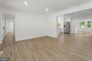 5235 Chalk Point Rd in West River, MD - Building Photo