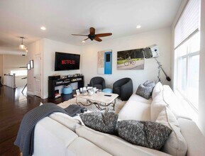1945 Kingsley Cir in Northbrook, IL - Foto de edificio - Building Photo