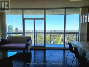 223-1223 Webb Dr in Mississauga, ON - Building Photo - Building Photo