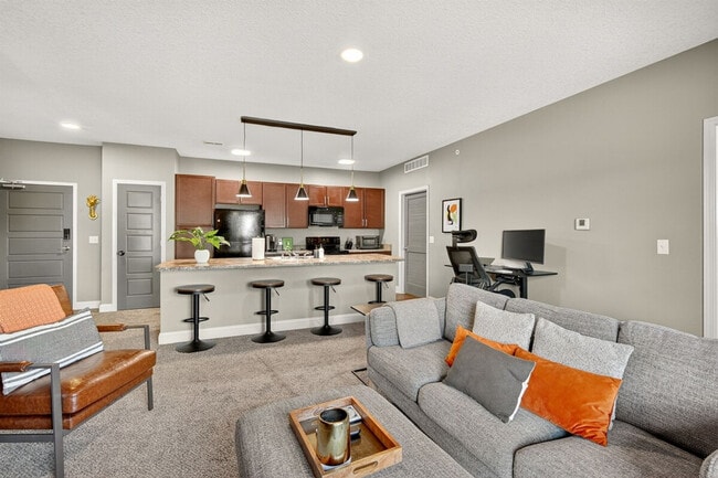8350 Cascade Ave in West Des Moines, IA - Building Photo - Building Photo